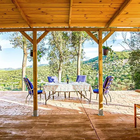 Pet Friendly In With Kitchen Holiday home