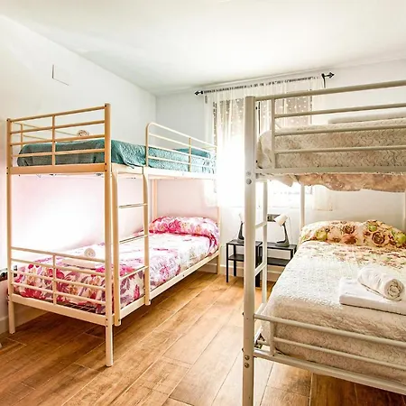 Pet Friendly In With Kitchen Holiday home