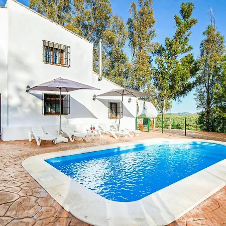 Pet Friendly In With Kitchen Holiday home