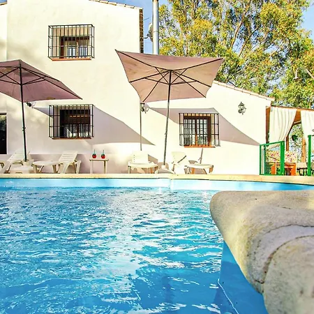 Pet Friendly In With Kitchen Holiday home