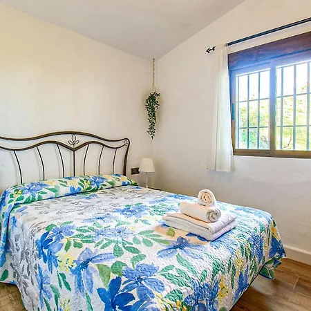 Pet Friendly In With Kitchen *