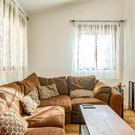 Pet Friendly In With Kitchen Holiday home *
